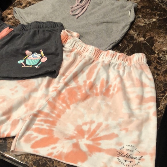 Shorts - Picture 2 of 6